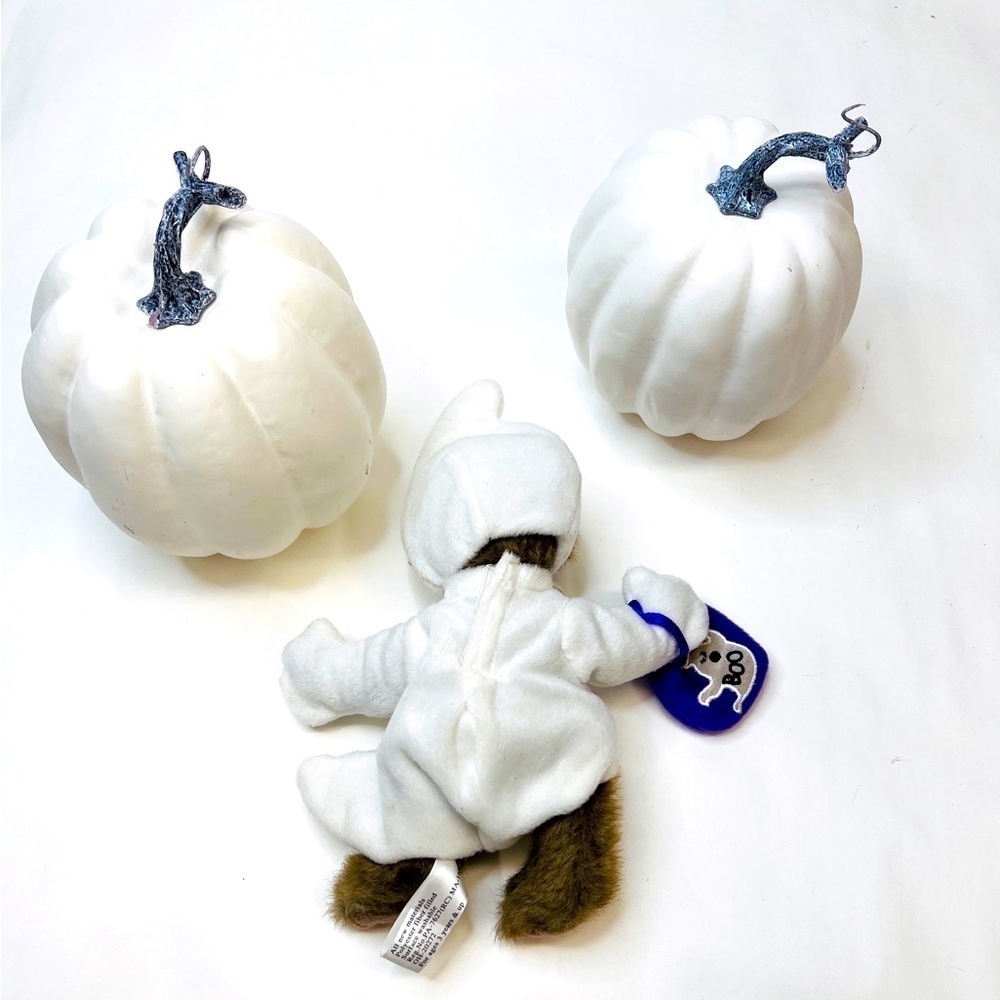 TABLEAU Halloween Ghost  Bear & 2 White Pumpkins - Picture 5 of 11